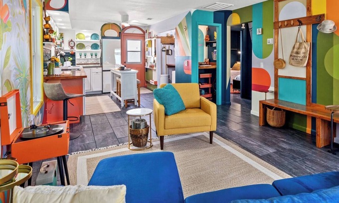 Panama City Casa | Walk to Dinner & the Bay! Pets OK 15 Min to Beaches St Andrews Artsy Beauty