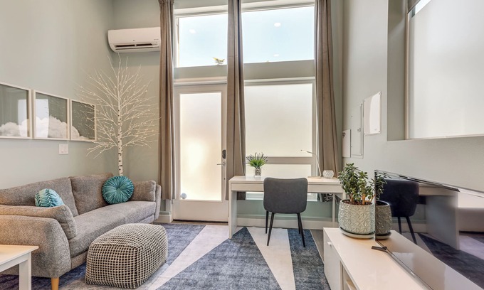 Lawton Park Casa | Walk to Discovery Park: Bright Studio in Magnolia