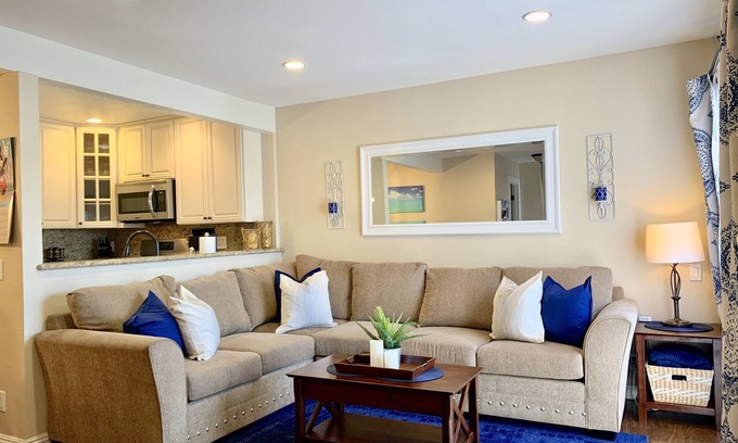 Hermosa Village Casa | A pie de Disney, Disneyland Rental Home.