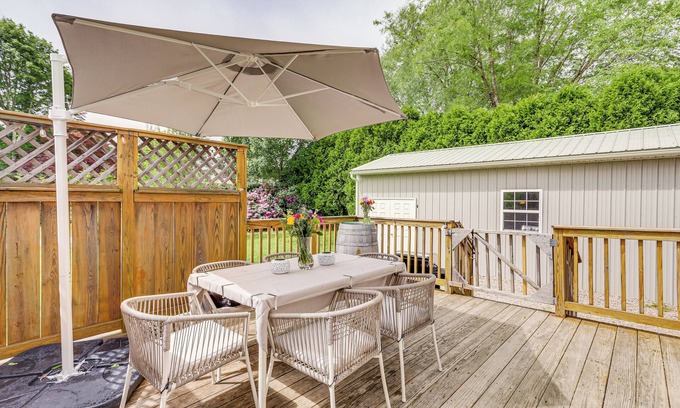 Wakefield-Peacedale Casa | Walk to Downtown: Wakefield Haven Near Beaches