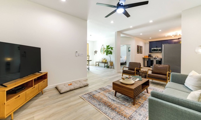 Brevard Apartamento | Walk to Downtown Brevard: Apt w/ Patio & Fire Pit!