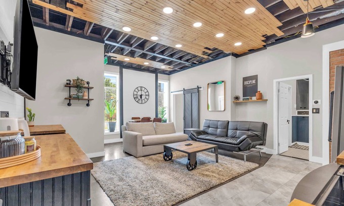 Spartanburg Apartamento | Walk to Downtown, King Bed, great for long stays