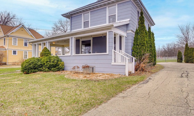 Green Lake Casa | Walk to Dtwn Green Lake: Peaceful Getaway w/ Porch