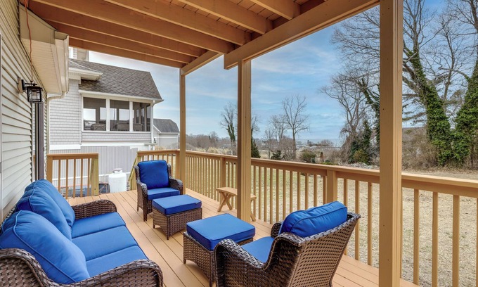 Groton Apartamento | Walk to Eastern Point Beach: Apt w/ Water View!