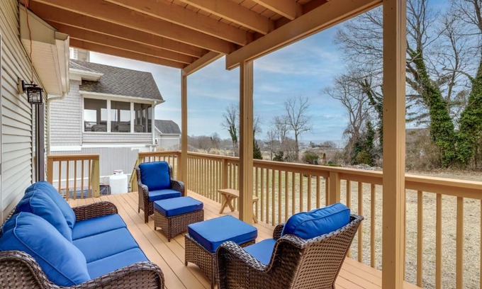 Groton Apartamento | Walk to Eastern Point Beach Apt with Water View!