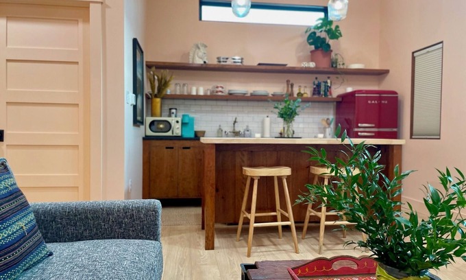Downtown Cabaña | Walk to everything! Quiet downtown guest cottage.