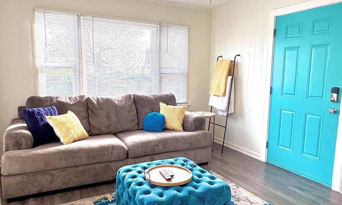 Cherokee Triangle Casa | Walk to EVERYTHING! Steps to Restaurants/Shopping/Nightlife! ~Bardstown Rd /4ppl