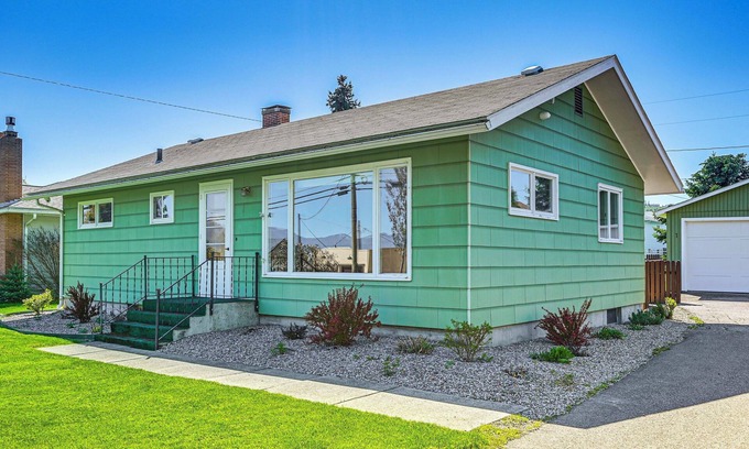 Polson Casa | Walk to Flathead Lake: Airy Home w/ Mtn Views!
