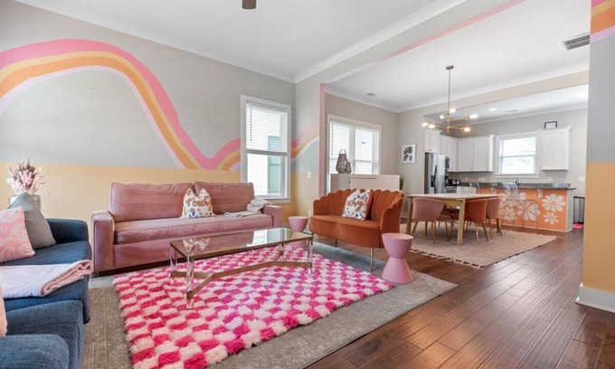 Dixon Park Casa | Walk to Forsyth, River Street, and Downtown! Pet Friendly, large fenced in yard!