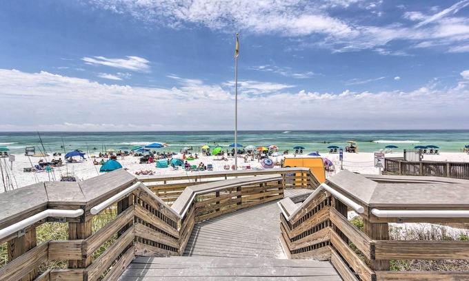 Indian Bayou Apartamento | Walk to Golf Course & Beach: Modern Destin Condo