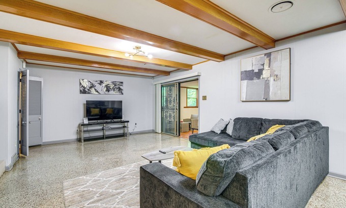 Whitehaven Casa | Walk to Graceland: Spacious Memphis Home!