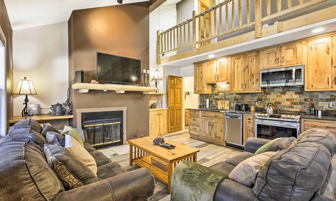 Grand Lake Apartamento | Walk to Grand Lake Riverfront Gem with Fireplace!