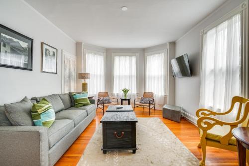 Mid-Cambridge Apartamento | Walk to Harvard Square Apartment in Cambridge