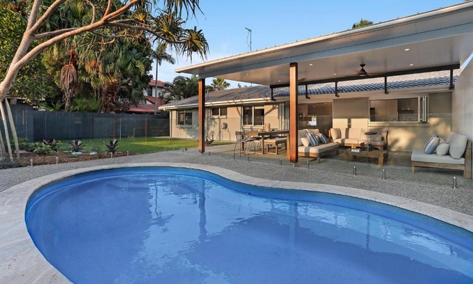 Noosa Heads Casa | Walk to Hastings Street, Noosa Sound