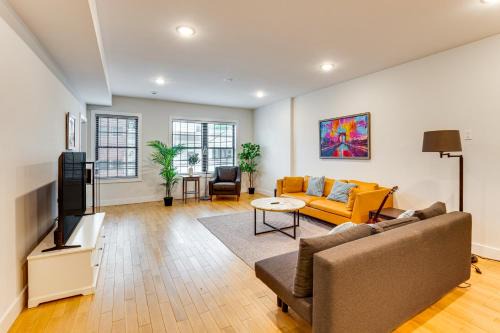 The Heights Apartamento | Walk to Journal Square Modern Apt about 4 Mi to NYC!