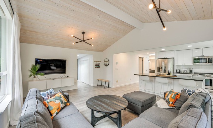 Anderson Island Casa | Walk to Lake: Anderson Island Escape w/ Fire Pit