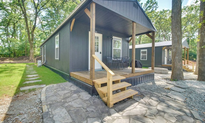 Grove Cabaña | Walk to Lake: Cozy Grove Cabin w/ Fire Pit