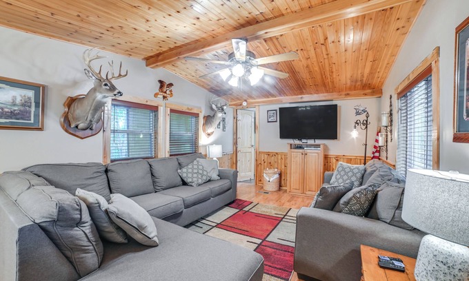 Dover Cabina | Walk to Lake: Dover Cabin w/ Views & Porch