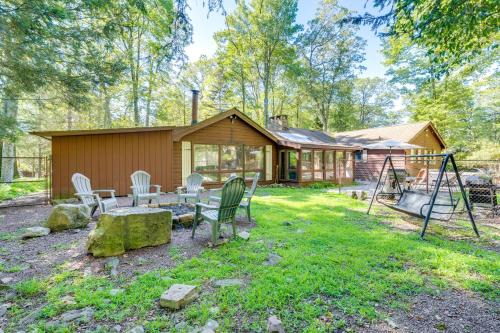 Lake Harmony Casa | Walk to Lake Harmony Home with Hot Tub and Fire Pit