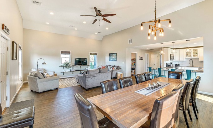 Culver Casa | Walk to Lake: Historic Family Apartment in Culver!