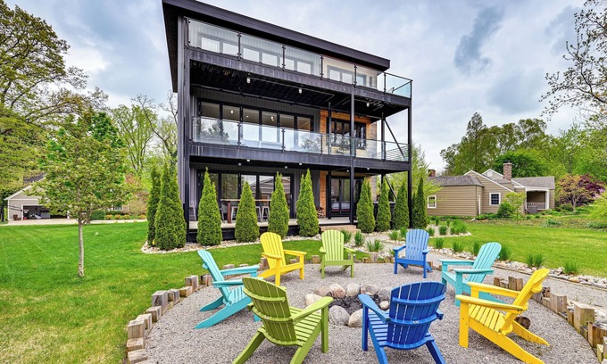 Benton Harbor Casa | Walk to Lake Michigan: Luxe Home in Benton Harbor!