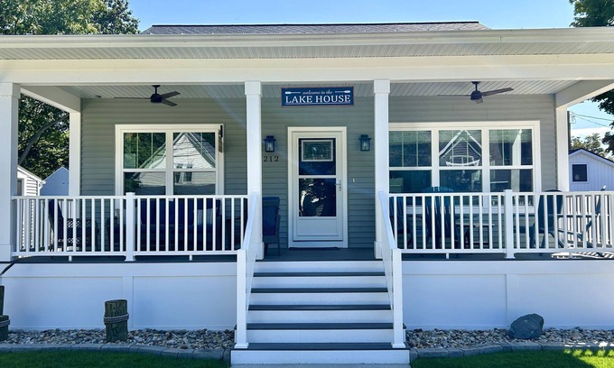 South Haven Cabaña | Walk to Lake Michigan, downtown, and Kid's Corner!