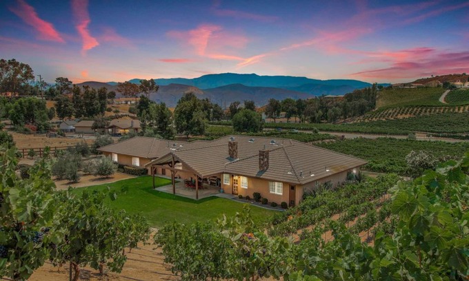 Temecula Casa | A poca distancia de la bodega Leoness! 5 minutos o menos de todas las bodegas de Temecula