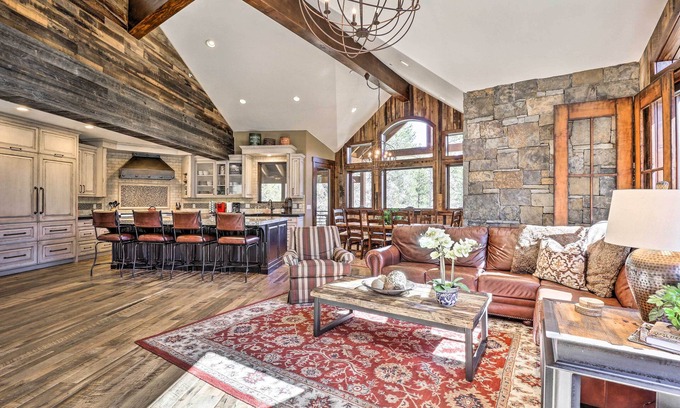 Copper Mountain Villa | Walk to Lift: Luxe Villa w/ Hot Tub in Copper Mtn