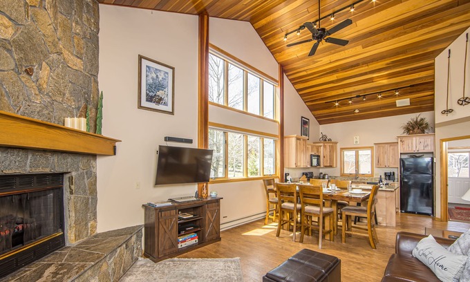 Big Horn Casa | Walk to Lifts | Cozy 3BR Condo in Big Sky | Centrally Located For Summer Fun