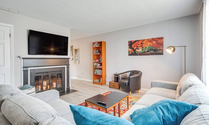 West Side Historic District Casa | Walk to Main St Hendersonville: Chic Home w/ Yard