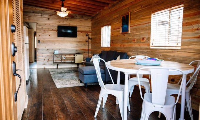 Canon City Apartamento | Walk to Main Street and Train · Cozy 1BR Retreat
