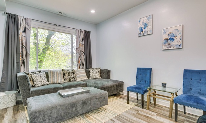 Greater Grand Crossing Apartamento | Walk to Metra: Long-Term Getaway in Chicago!
