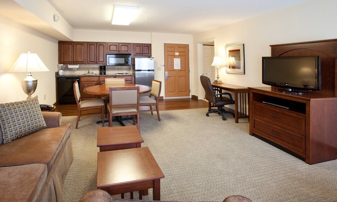 Great Falls Condominio | Camina hasta el río Missouri. Desayuno gratis. Piscina cubierta y bañera de hidromasaje. Genial para grupos.