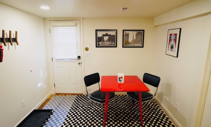 City Park West Apartamento | Walk to Music, Cafe, Bars, Food & Hospital in Central Denver. Turo + 420 ok!