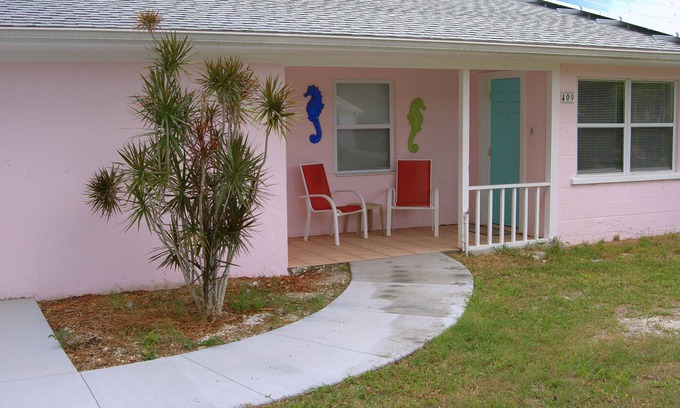 Laurel Villa | 409 Shore Rd - KING BED, 1/2 milla a pie de la playa de Nokomis, Se aceptan mascotas, Wi-Fi
