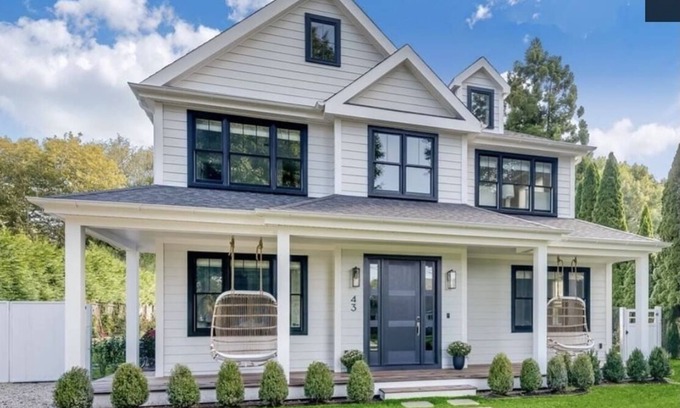 Amagansett Lanes Casa | Walk to Ocean Beach & Town from NEW 6 Bedroom Home on Hedges Lane