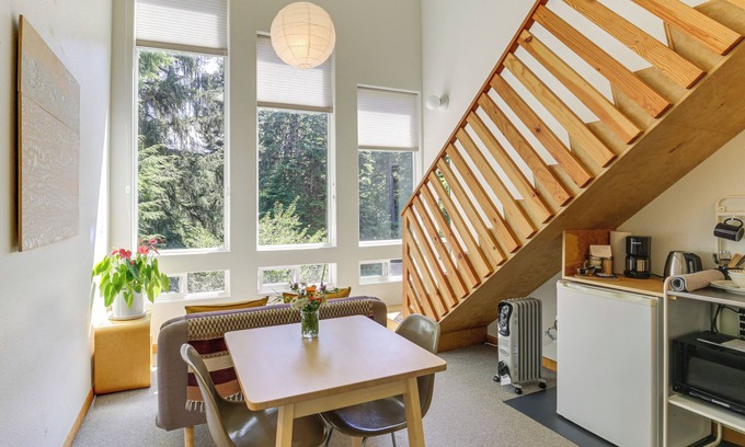 Seal Rock Apartamento | Walk to Ocean! Forested Oregon Coast Getaway