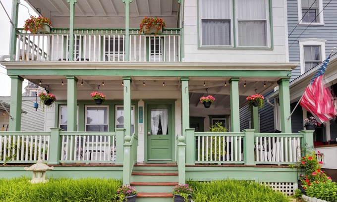 Wall Apartamento | Walk to Ocean Grove Beach: Seaside Haven!