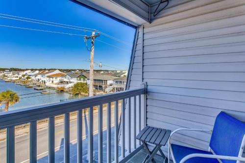 North Myrtle Beach Apartamento | Walk to Ocean North Myrtle Beach Condo with Pool