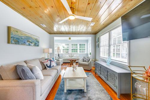 Atlantic Beach Casa | Walk to Ocean Pearl Cottage in Atlantic Beach