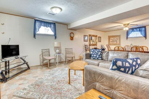 Vienna Apartamento | Walk to Ohio River and Spencer Landing Apt with Patio