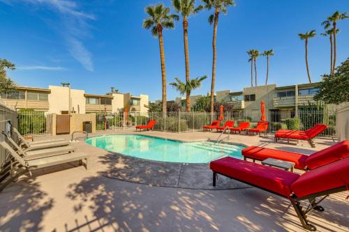 South Scottsdale Apartamento | Walk to Old Town Scottsdale Condo with Pool Access!