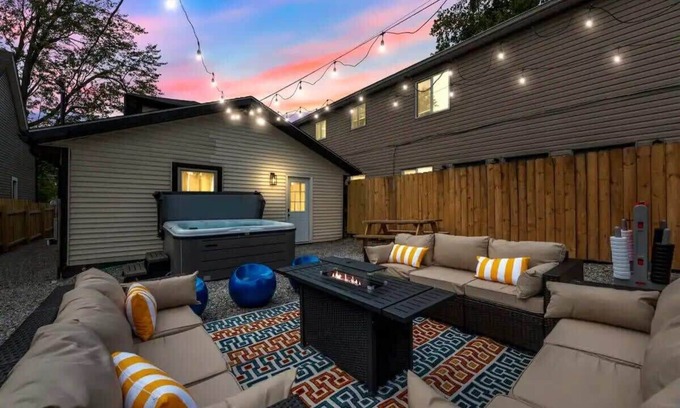 Weinland Park Casa | Walk to OSU: Relaxing Retreat with Hot Tub