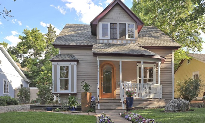 Mapleton Hill Casa | Camine hasta Pearl St, Huge Backyard, camine a pie, Driveway Parkin