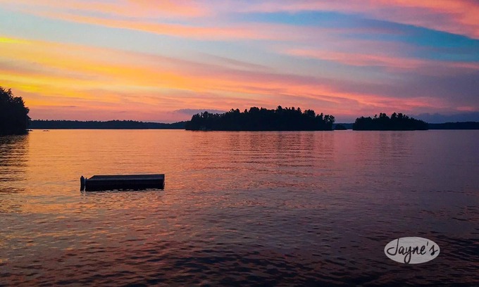 Muskoka Lakes Cabaña | Walk to Port Carling, 5+ bdrm, 1 bath! Ping Pong, Canoe, Kayak! Shallow Sandy!