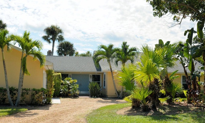 South Beach Casa | Island Home - Walk to Beach- ¡Tarifas reducidas de agosto! Refréscate junto a la piscina.