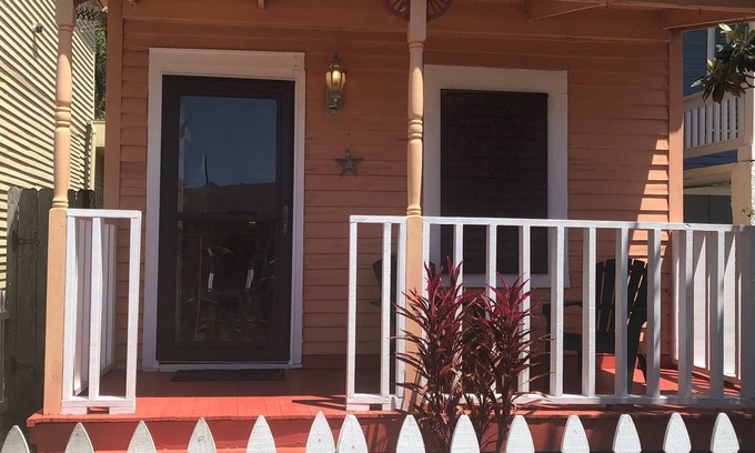 San Jacinto Casa | Historic 1900 Cottage: Beautiful & 3 BLOCKS from BEACH! Caminata a BARES / RESTAURANTES
