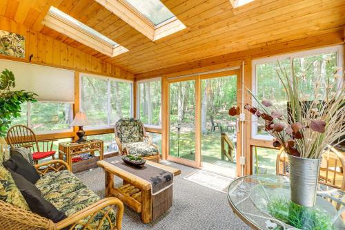 Lake Harmony Casa | Walk to Restaurants Lake Harmony Townhome!