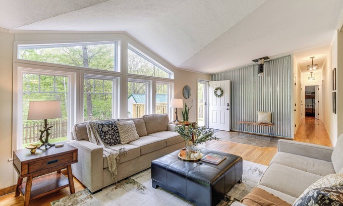Loudonville Casa | Walk to River: Loudonville Retreat w/ Hot Tub!