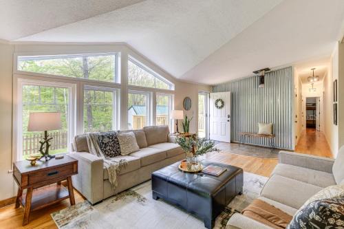 Loudonville Casa | Walk to River Loudonville Retreat with Hot Tub!